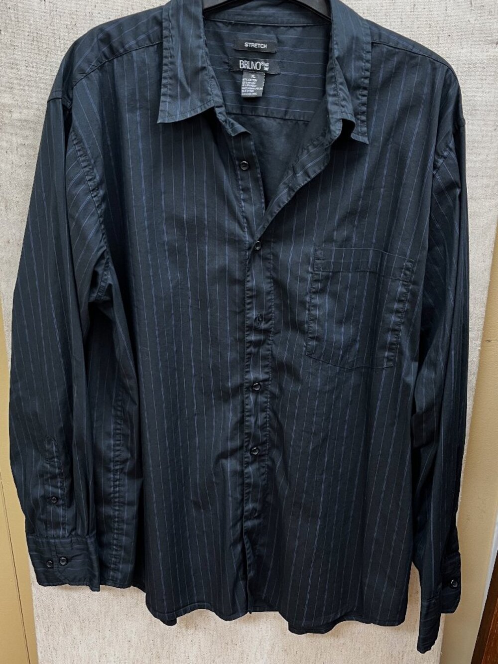 Bruno Mens long-sleeve button-down dress shirt